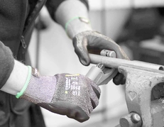 Защитные перчатки и обувь